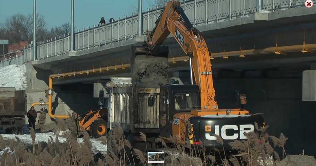 У Миргороді розчищають річку