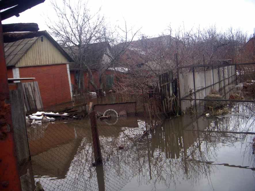 На Полтавщині через відлигу затоплює будинки та шосе