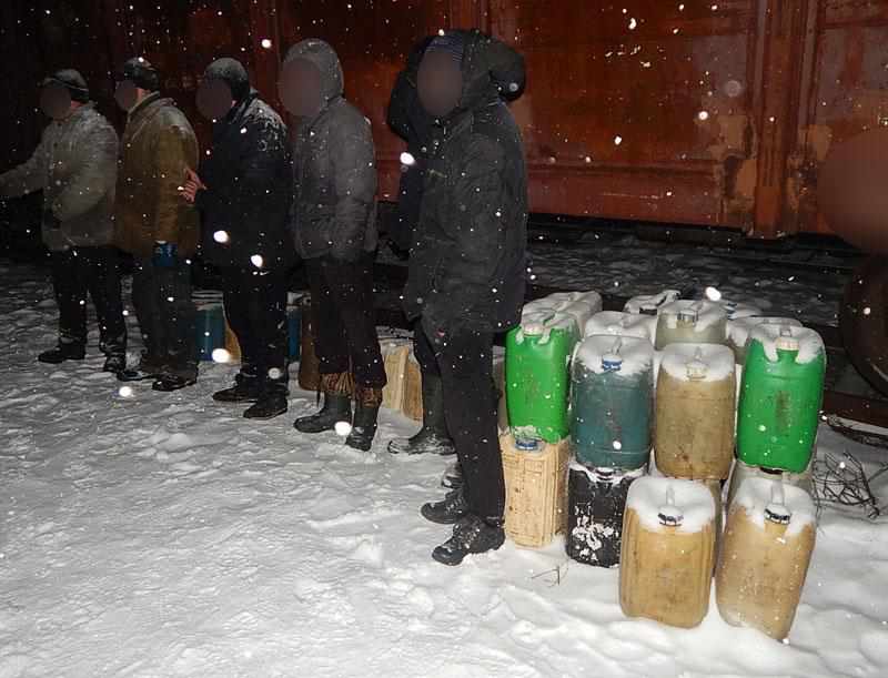 На Полтавщині працівники залізниці крали паливо з поїздів 