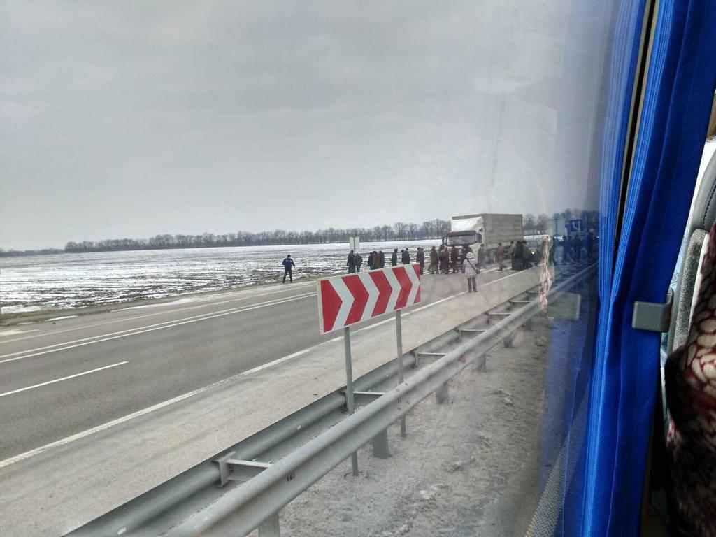 На Полтавщині мітингувальники перекривають трасу Київ-Харків
