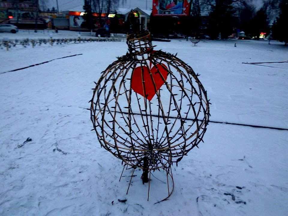 У Нових Санжарах вивісили сто сердець. ФОТО