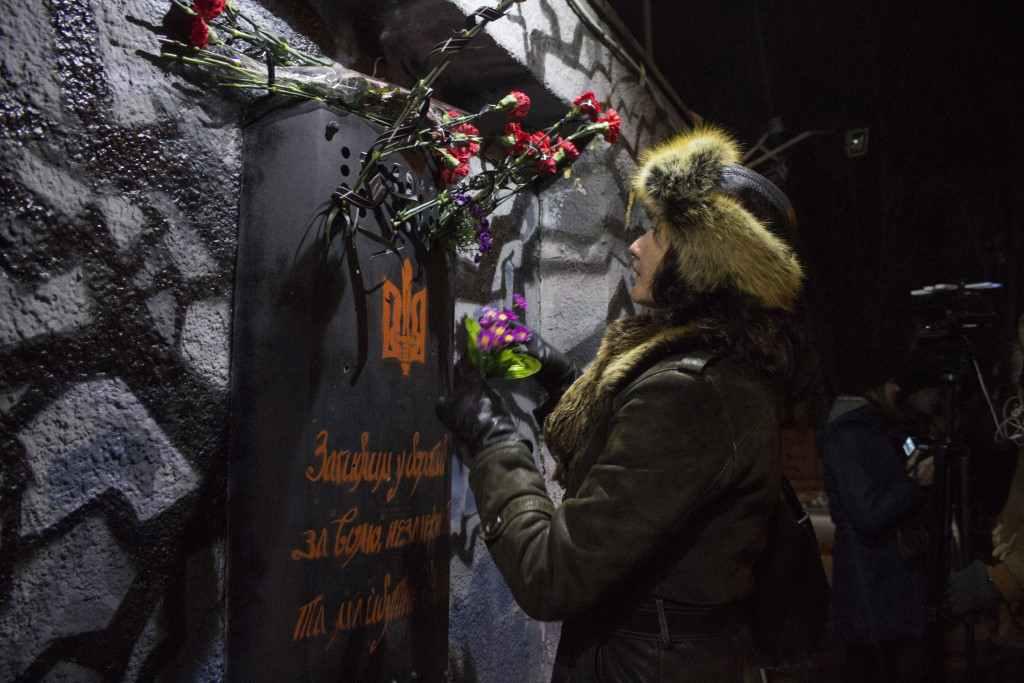 У Полтаві на вшанування Героїв Небесної сотні запалили смолоскипи. ФОТО, ВІДЕО