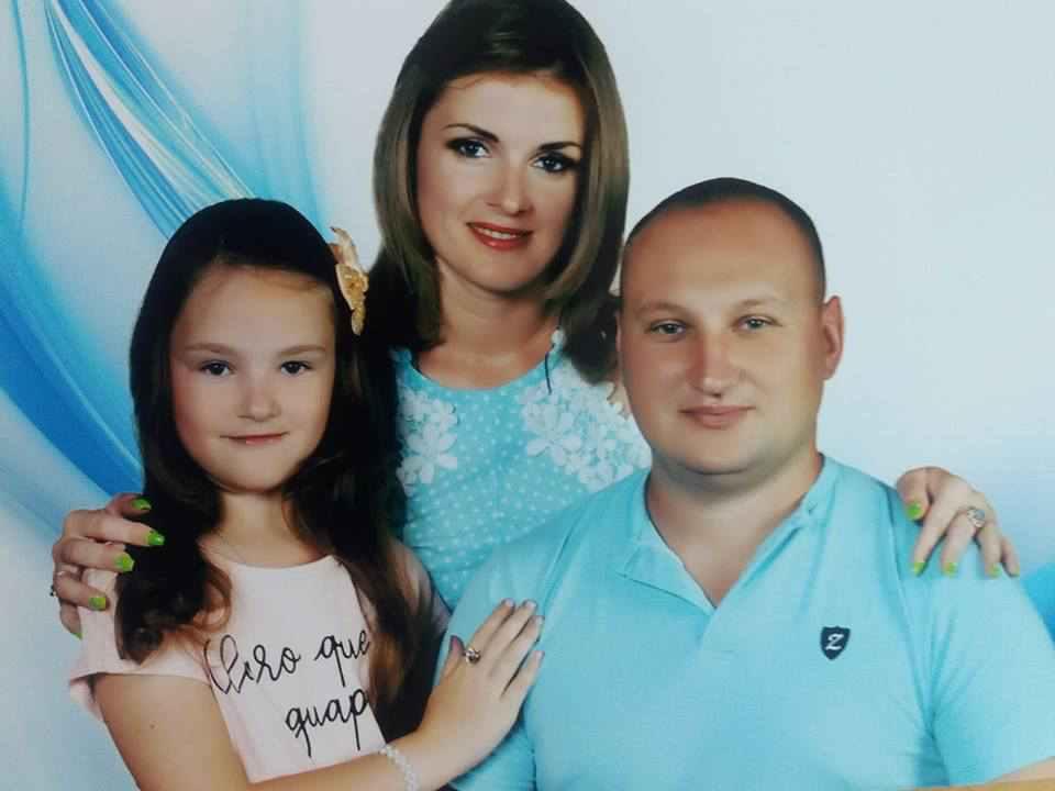 Маленька Юлія Стуканова потребує коштів, аби вижити. ФОТО, ВІДЕО