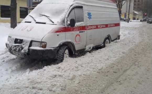 На Полтавщині зі снігів визволяли «швидкі», серед пацієнтів – породіллю. ОНОВЛЕНО