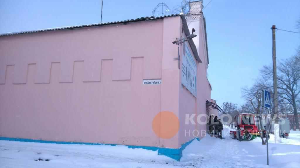 Майже півтисячі комунальників розчищали вулиці Полтаві від снігопаду