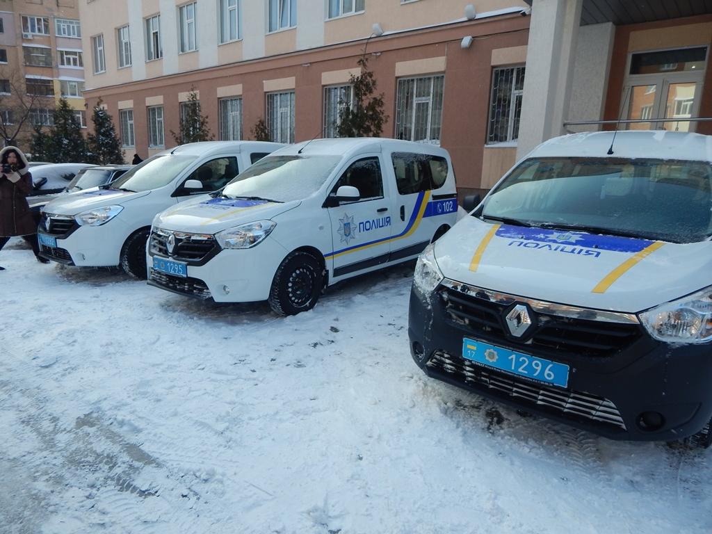 Автопарк поліції Полтави збільшиться на три «Renault»: скільки ще потрібно, та чому начальник не має службового авто
