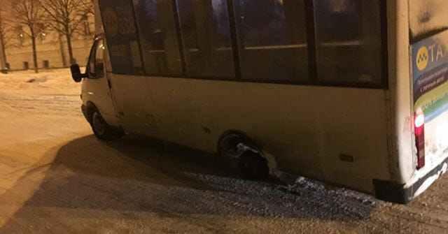 У полтавської маршрутки на ходу відпали колеса. ФОТО