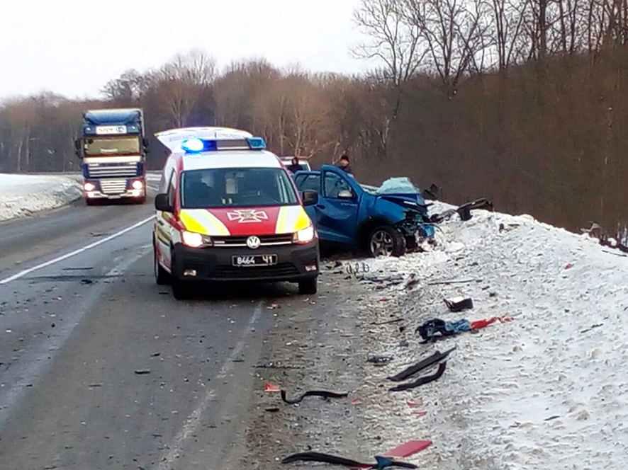 На Полтавщині не розминулись два легковика й вантажівка: один водій помер