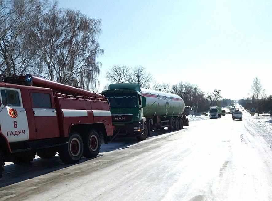 На Полтавщині рятувальники витягли з заметів «швидкі», вантажівки та легковики. ФОТО, ВІДЕО