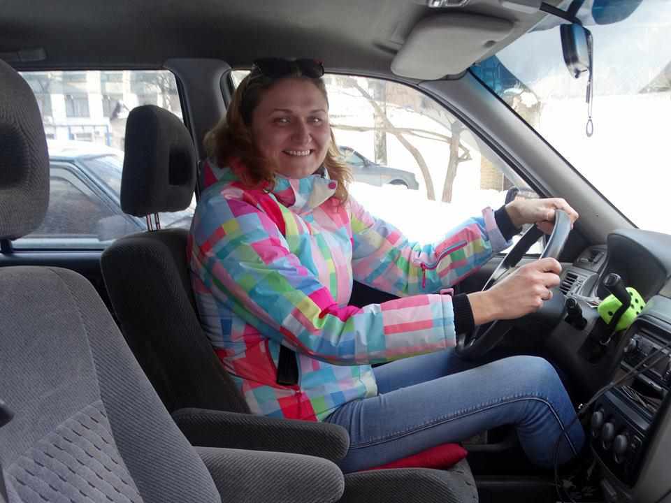 Полтавська таксистка поділилась, що найважче у її роботі та за що любить 