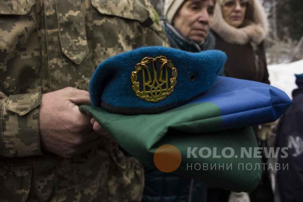 Він став навшпиньки, щоб здатися вищим і потрапити в десантники: у Полтаві прощалися з 20-річним Владом Козченком. ФОТО