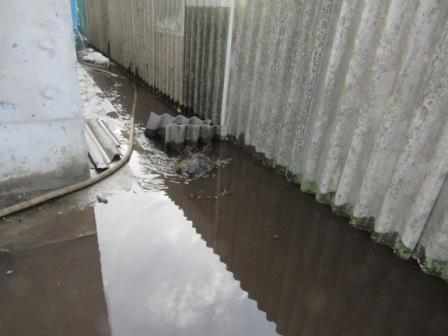 У Миргороді тала вода затопила вулиці й двори