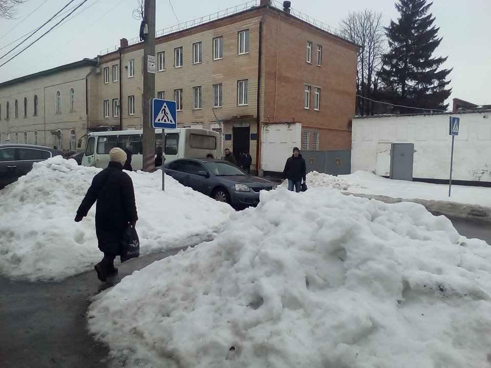 У центрі Полтави пасажирський автобус зіткнувся з легковиком. ФОТО