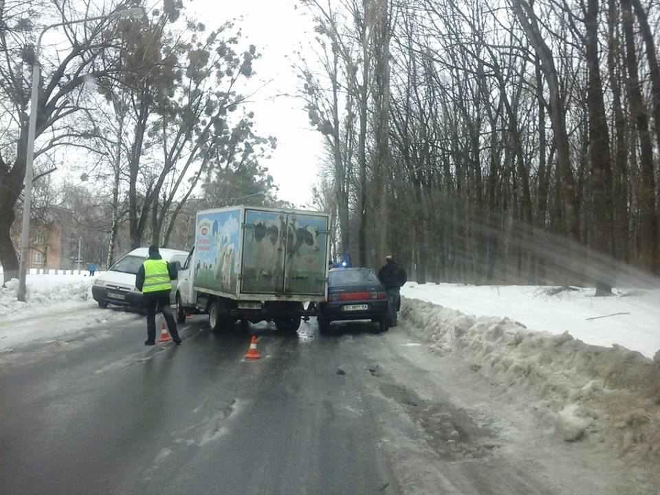 ДТП у Полтаві через ожеледь. ФОТО