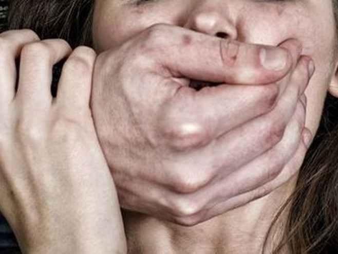 Полтавський суд звільнив від ув’язнення юнака, який зґвалтував дівчину та зняв це на телефон