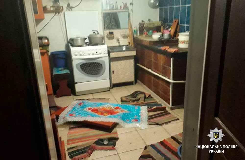 На Полтавщині чоловік напідпитку вдарив сина ножем