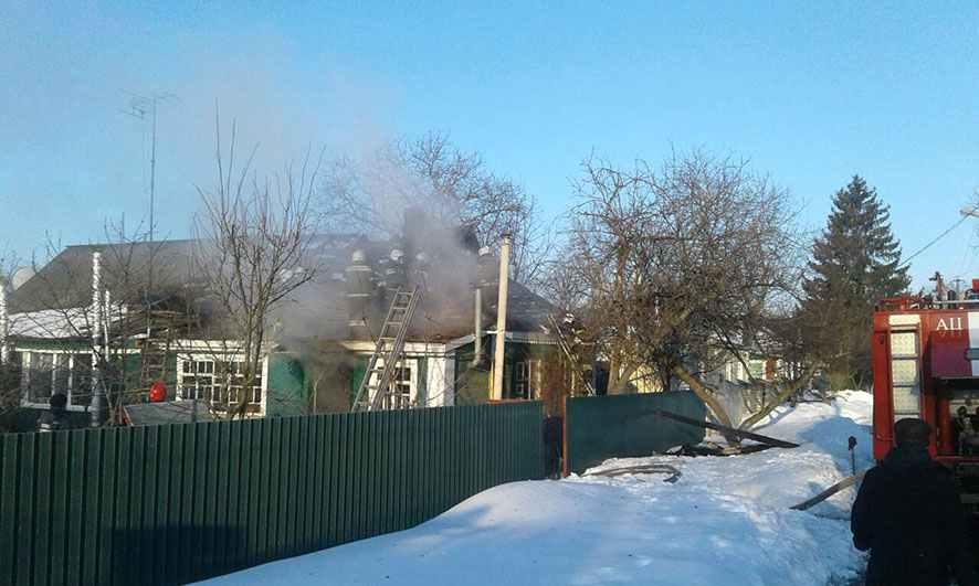 Жінка загинула, чоловік отримав опіки в пожежі на околиці Полтави
