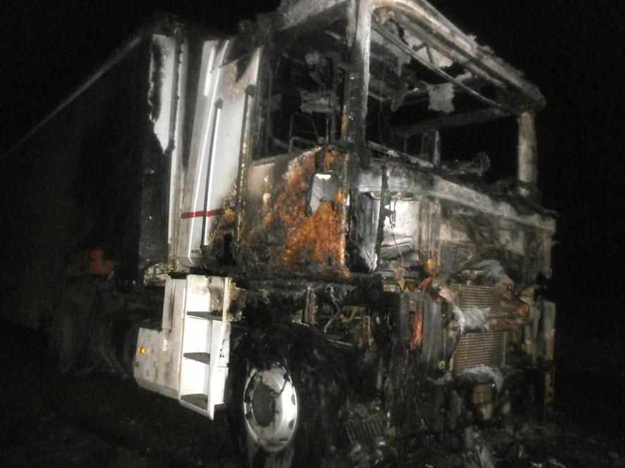 На Полтавщині в дорозі спалахнула вантажівка