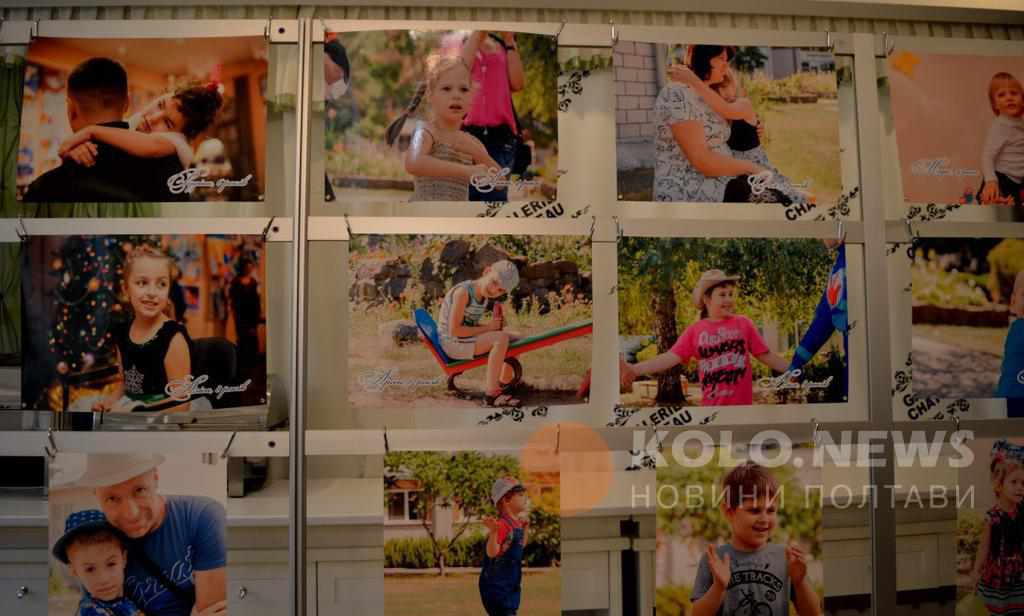 У Полтаві провели благодійну фотовиставку, щоб допомогти дітям-аутистам. ФОТО