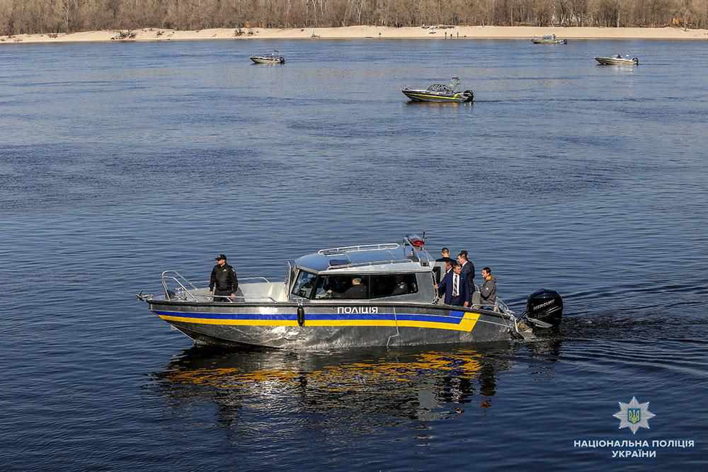 Поліцейські та рятувальники Полтавщини отримали катери, вартістю у понад півтора мільйона. ФОТО