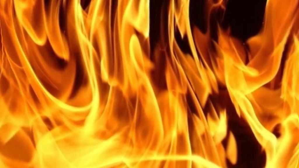 На Полтавщині вночі спалахнув будинок