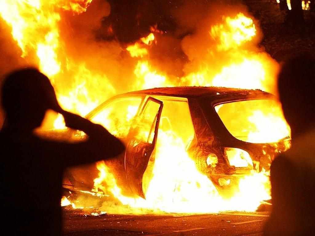Під Полтавою вночі підпалили автомобіль депутата місцевої сільради. 