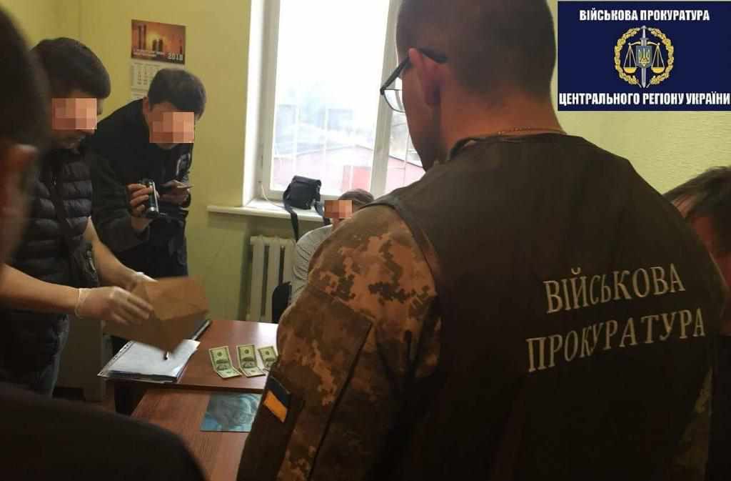 Заступника міського голови Миргорода спіймали під час спроби підкупити правоохоронця