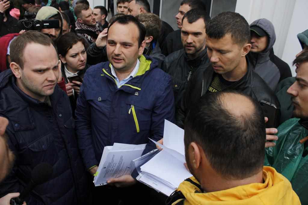 У Полтаві протестують біля незаконної прибудови до будинку Дворянського зібрання. ФОТО