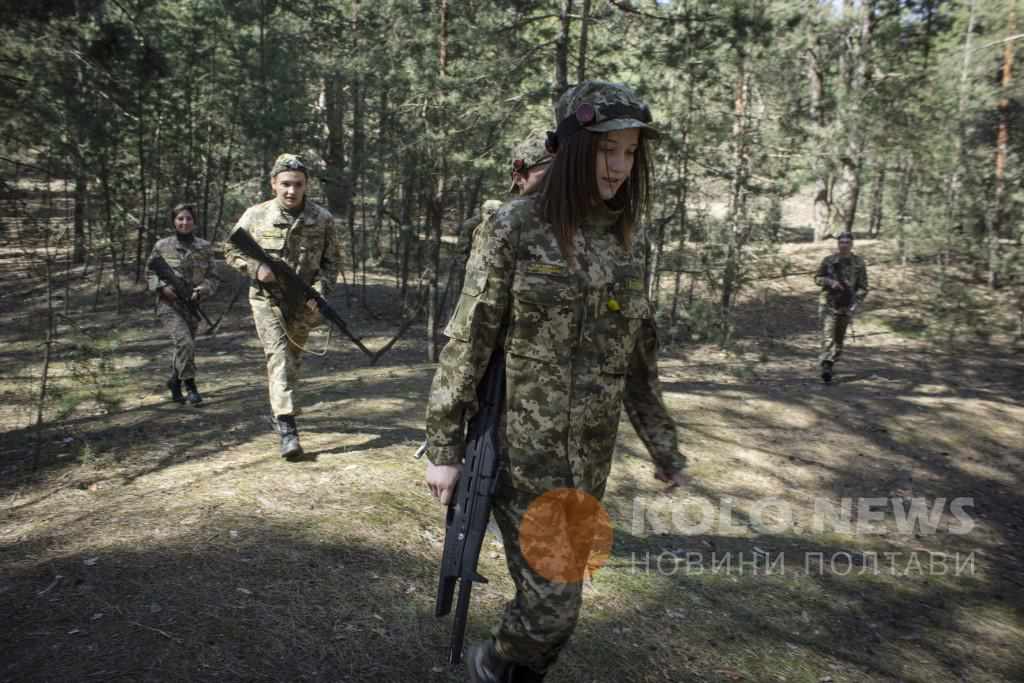 Неподалік Полтави молодь зібрали на дводенному військовому вишколі. ФОТО