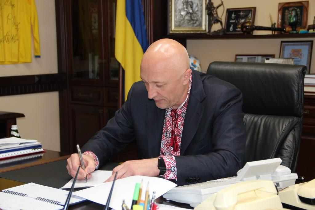 Валерій Головко розпорядився зробити щеплення від грипу працівникам обласної та районних держадміністрацій вакциною, якої  немає.