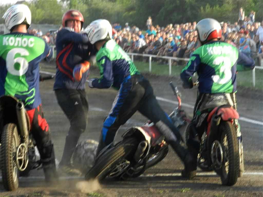 На Полтавщині мотобольний сезон відкрили грою з бійкою. ФОТО