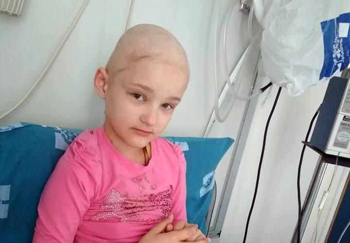 Юлія Стуканова потребує допомоги на лікування від раку