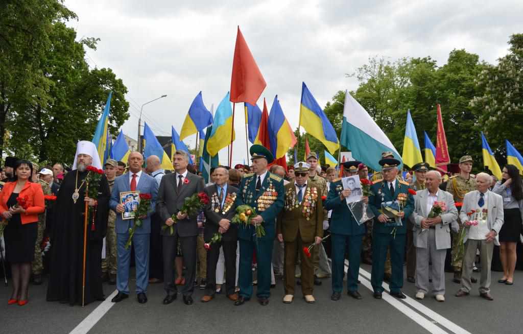 Георгіївські стрічки, перемога над фашизмом та Велика Вітчизняна – «треш» на День Перемоги від полтавського мера. ФОТО