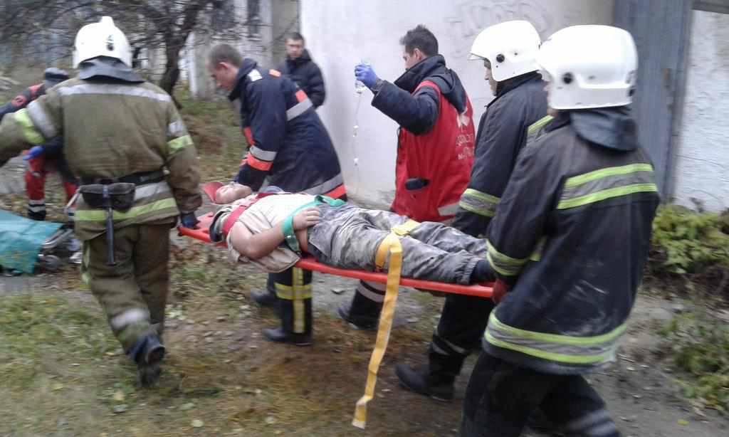 У Полтаві обвалася бетонна плита: двоє чоловіків у тяжкому стані 