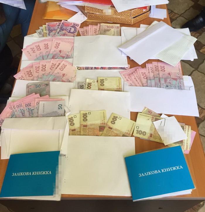 У Полтаві працівник деканату систематично збирав хабарі зі студентів