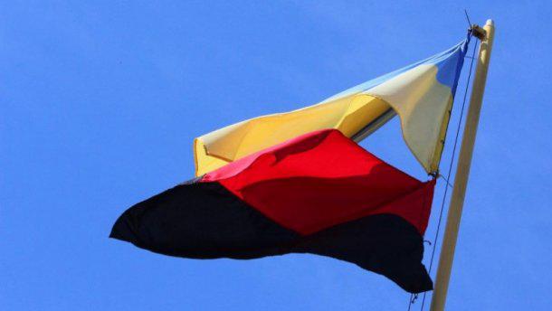 На свята в Полтаві разом із державним вивішуватимуть червоно-чорний прапор 