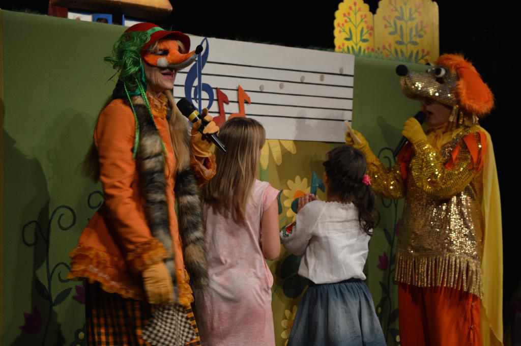У театрі ляльок компанія «Автотранс» влаштувала дитяче свято 
