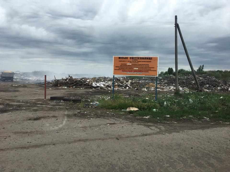 На Полтавщині другу добу горить сміттєзвалище