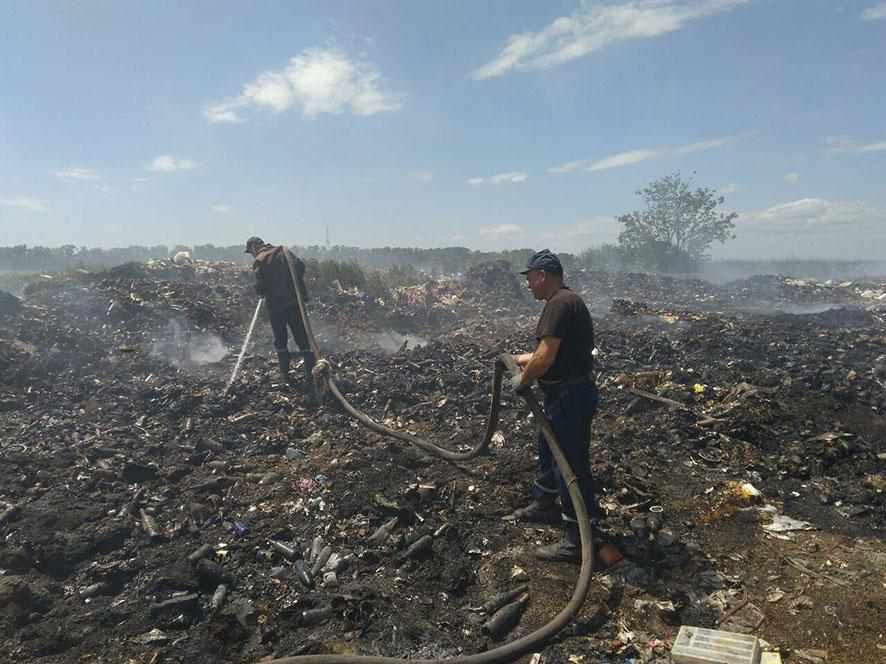 У Глобиному ліквідували пожежу на сміттєзвалищі