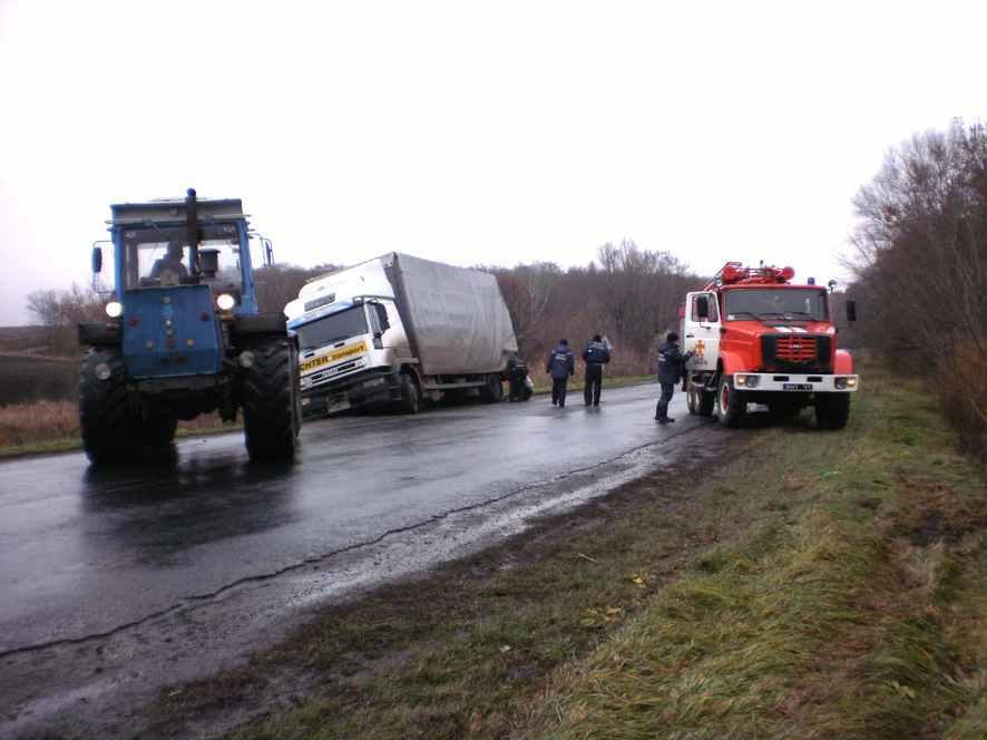 На Полтавщині вантажівка з’їхала в кювет