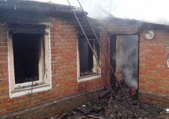 На Полтавщині в пожежі загинув чоловік, а інший отримав опіки 