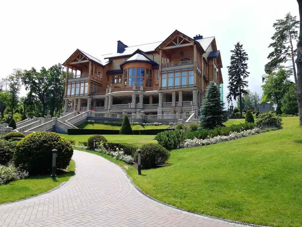 Межигір’я: що подивитись і як потрапити в Національний парк, резиденцію екс-президента Януковича. ФОТО