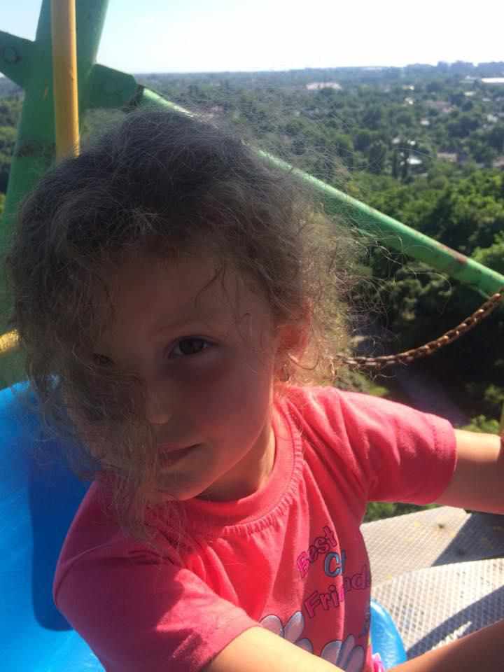 Шестирічна полтавка Карина Поривай потребує допомоги на лікування від раку