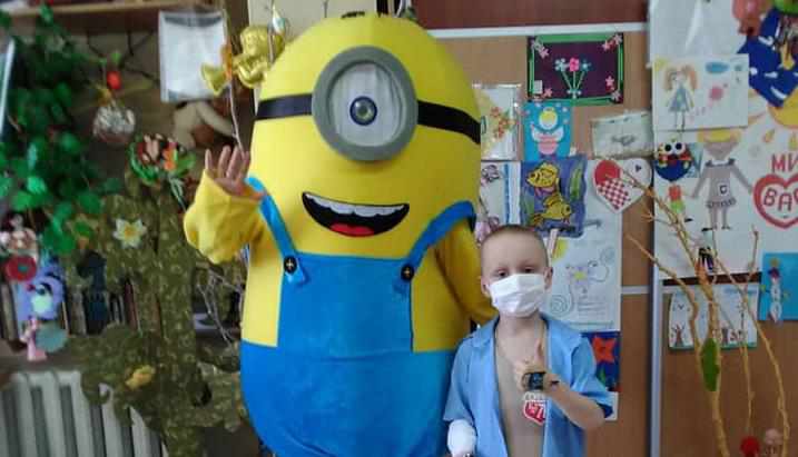 Родина хворого на рак 6-річного полтавця виготовляє іграшки і прикраси, щоб зібрати кошти на лікування