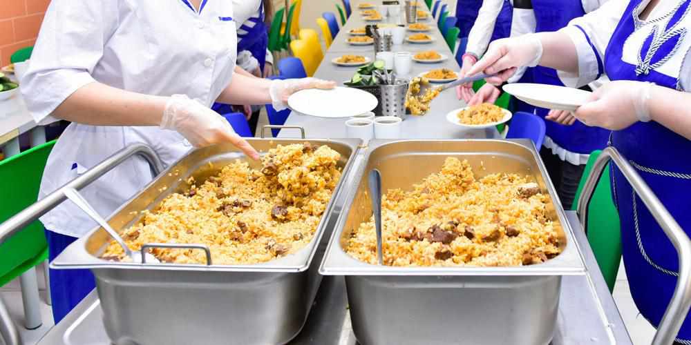 Харчування в навчальних закладах Полтави: вартість та хто має право на пільги