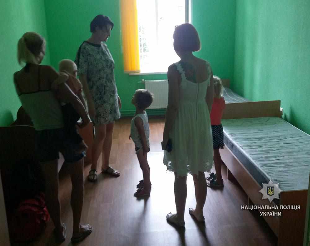 У Полтаві жінка з чотирма дітьми рятується від сімейного насилля в кризовому центрі