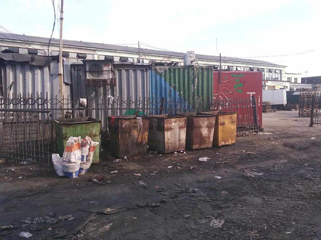 Після публікації «Кола» бруд на Центральному ринку Полтави прибрали