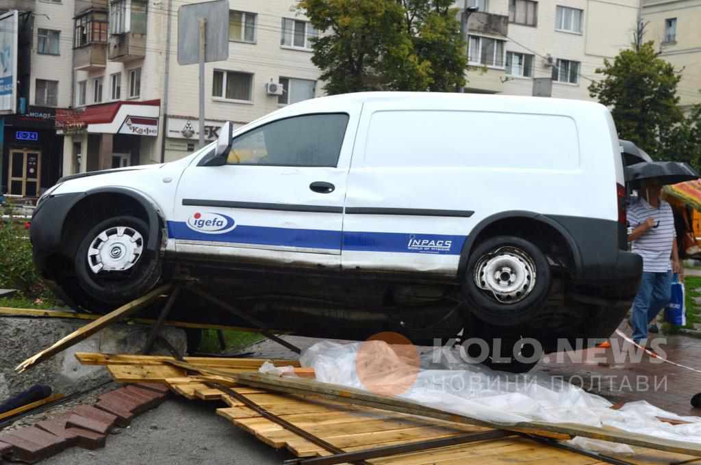 Правоохоронці знайшли водія, який, можливо, причетний до ДТП в центрі Полтави 