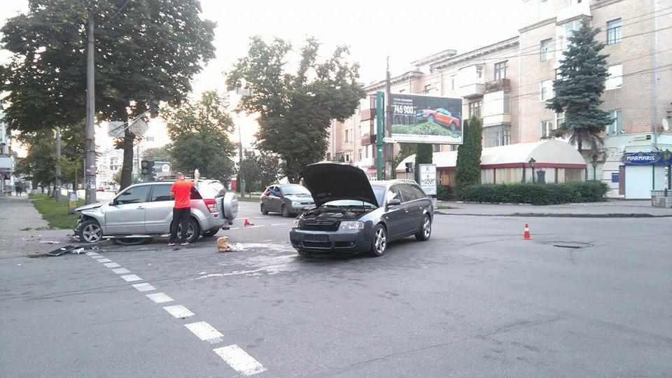 У Полтаві не розминулись два легковики. ФОТО