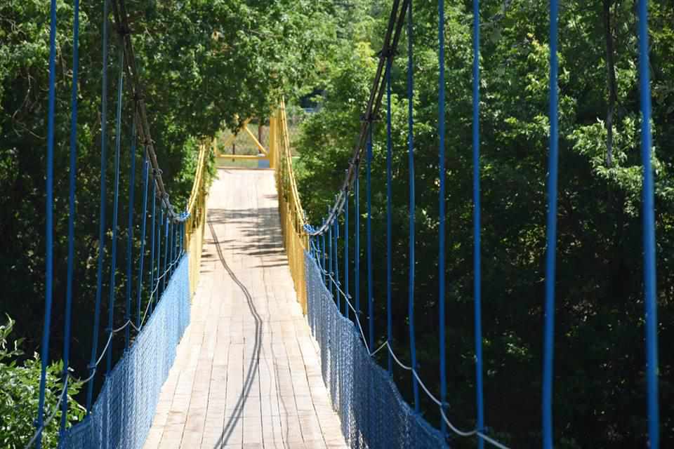 На Полтавщині відремонтували підвісний міст